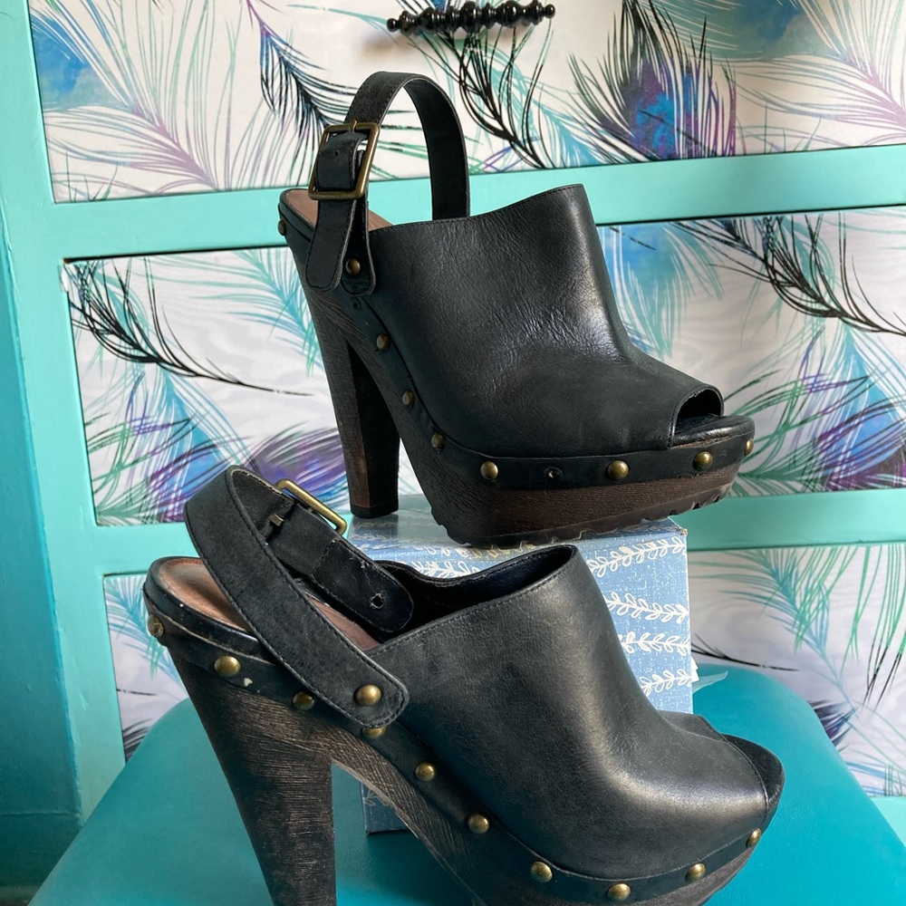 Aldo very tall clog, with heel strap